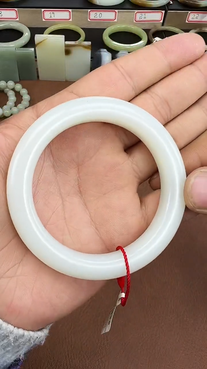 未镶嵌手镯和田玉且末料卡59白玉手镯