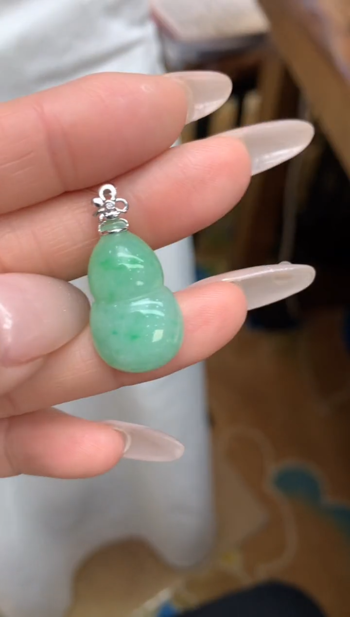 【闪购商品】翡翠颈饰18K金镶嵌葫芦