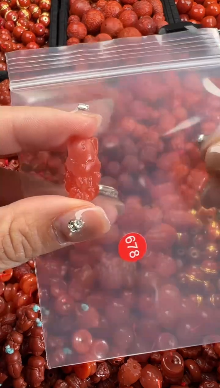 南红玛瑙未镶嵌颈饰1