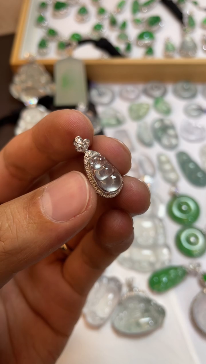 【闪购商品】翡翠吊坠(不含链)18K金镶嵌豆子