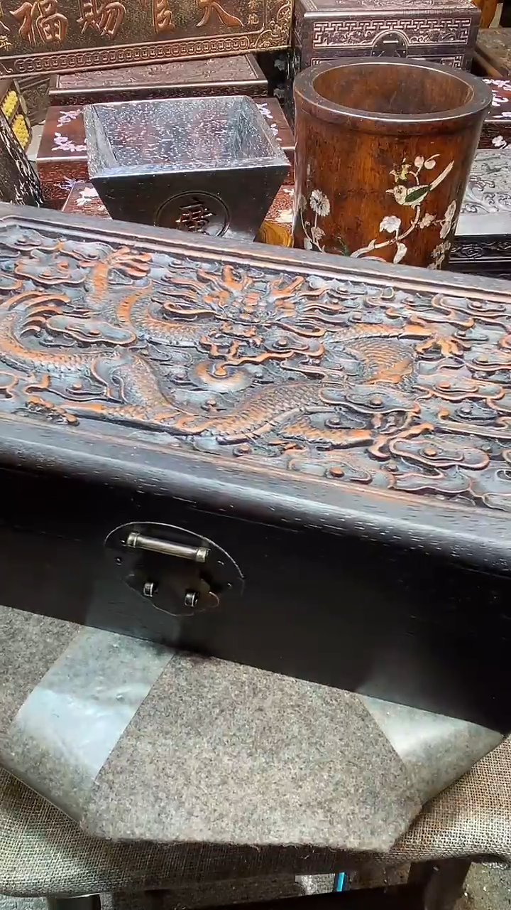 木木雕款盒子一个