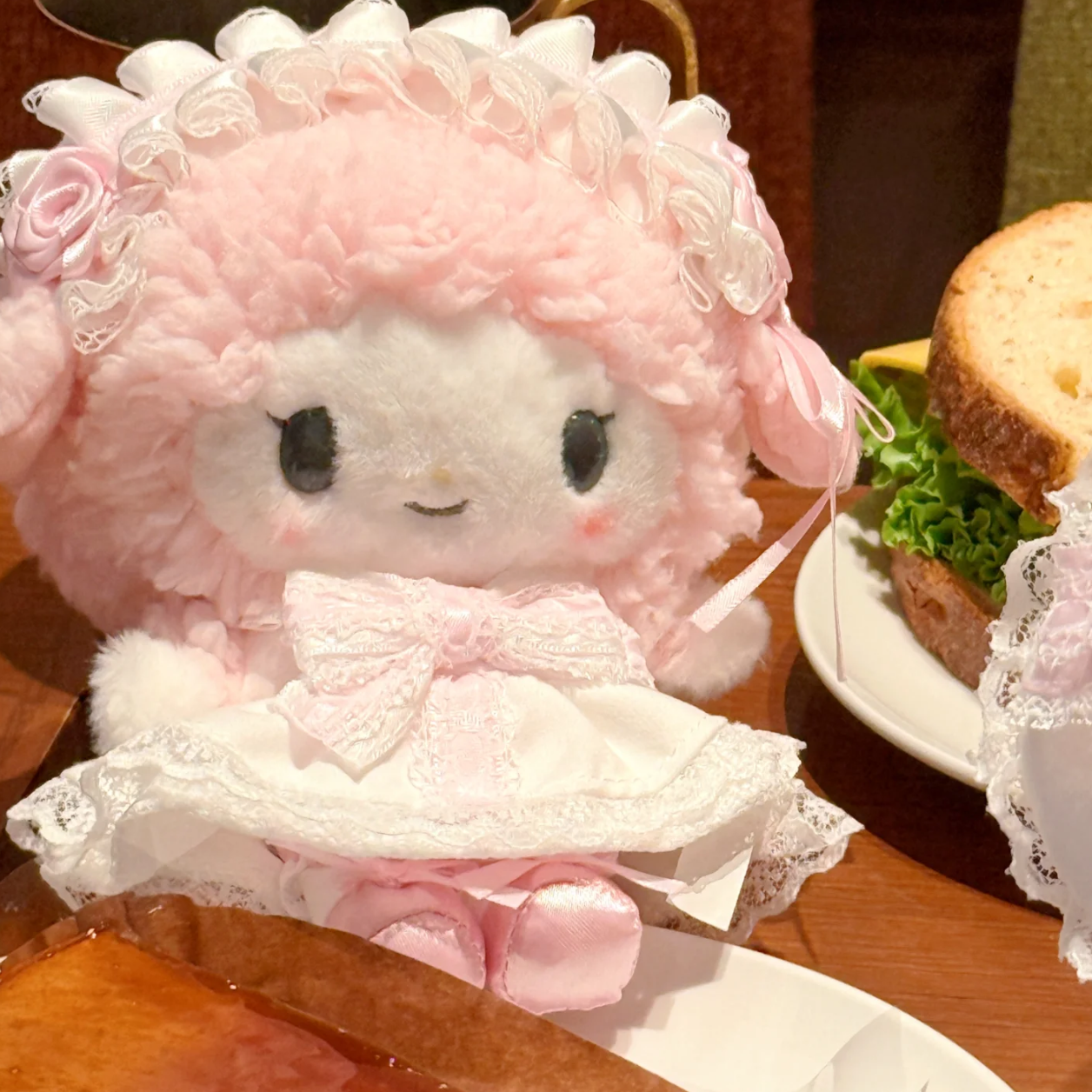 【新款限定】Hello Kitty 花嫁小羊钥匙扣玩偶