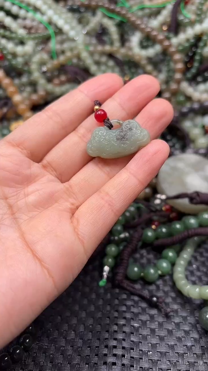 颈饰未镶嵌和田玉1