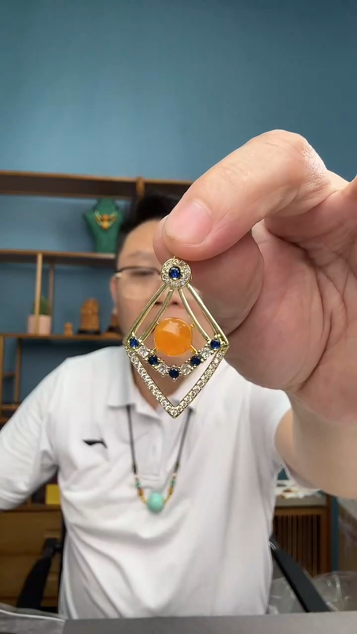 未镶嵌琥珀裸石32（有瑕介意勿拍）