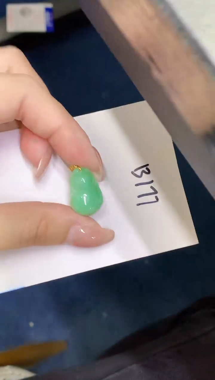 翡翠18K金镶嵌颈饰00000000000