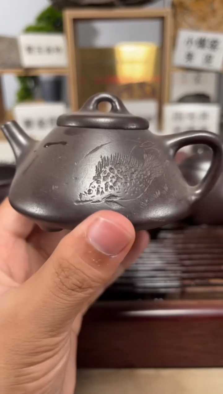 茶壶紫砂杨*石红刻绘子冶