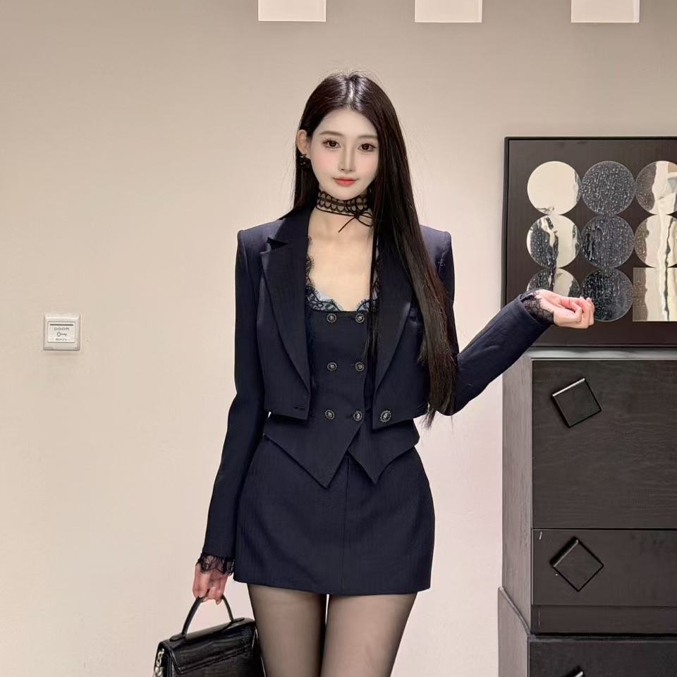 【泉泉专属】2025春季显瘦气质网红高腰短款时尚黑色修身时尚套装