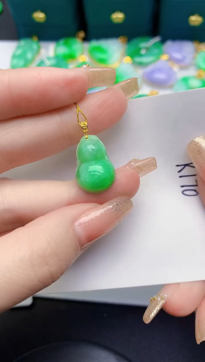 颈饰18K金镶嵌翡翠缅甸天然翡翠A货