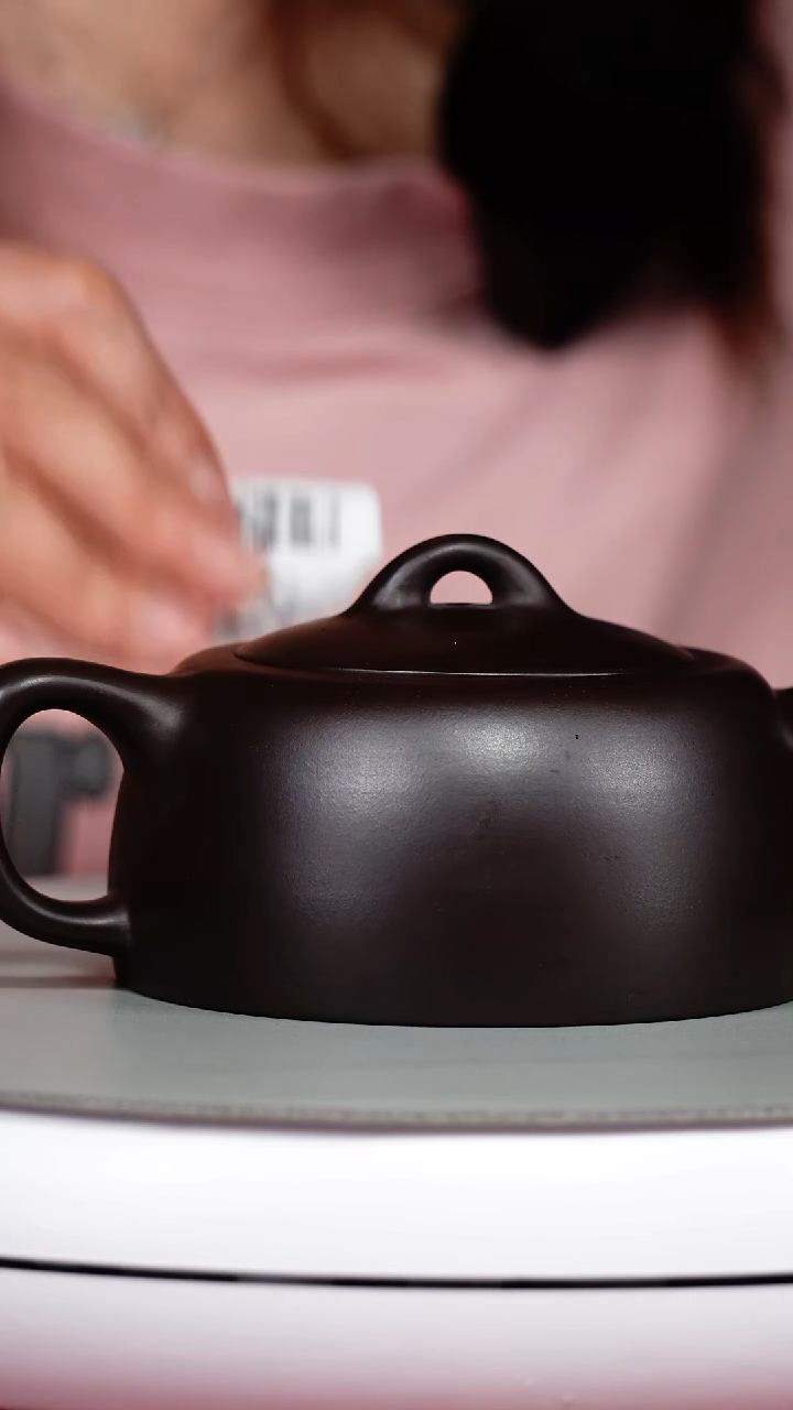 茶壶紫砂徐忠清赤龙血底刻天际240CC