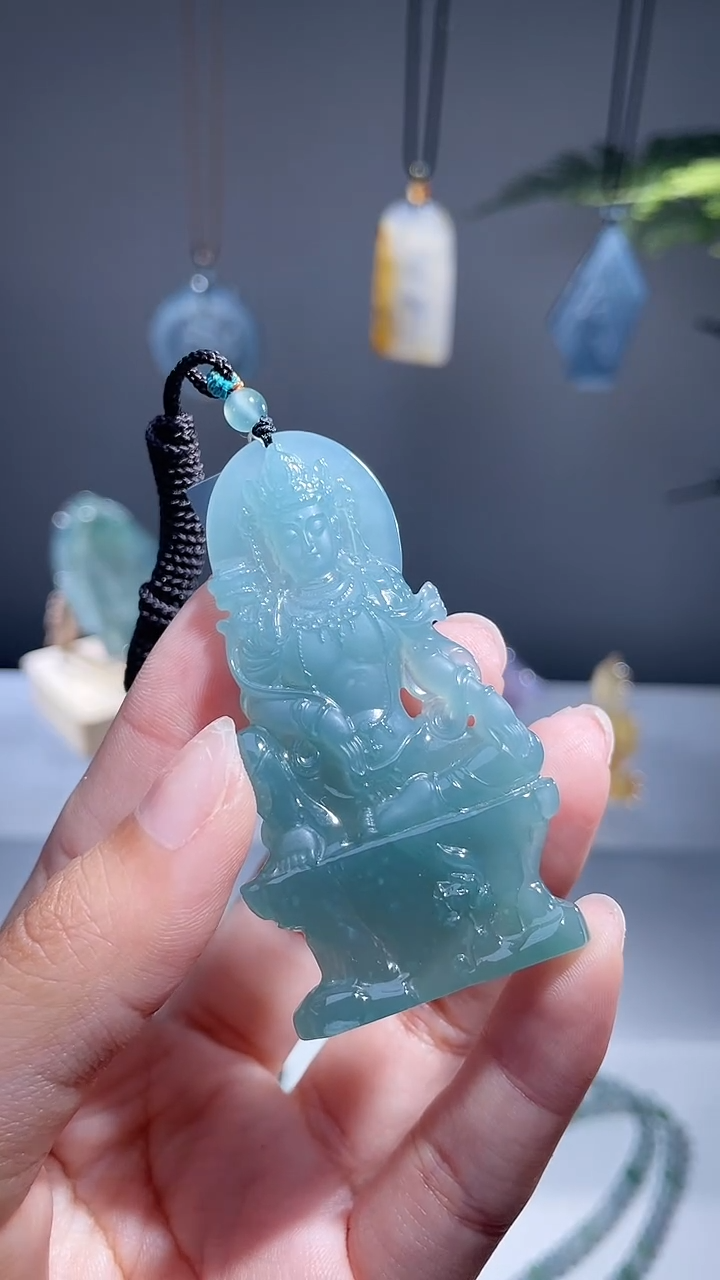 颈饰未镶嵌翡翠观音