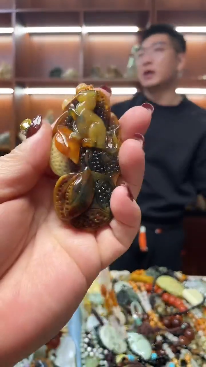 未镶嵌蛇纹石玉吊坠     