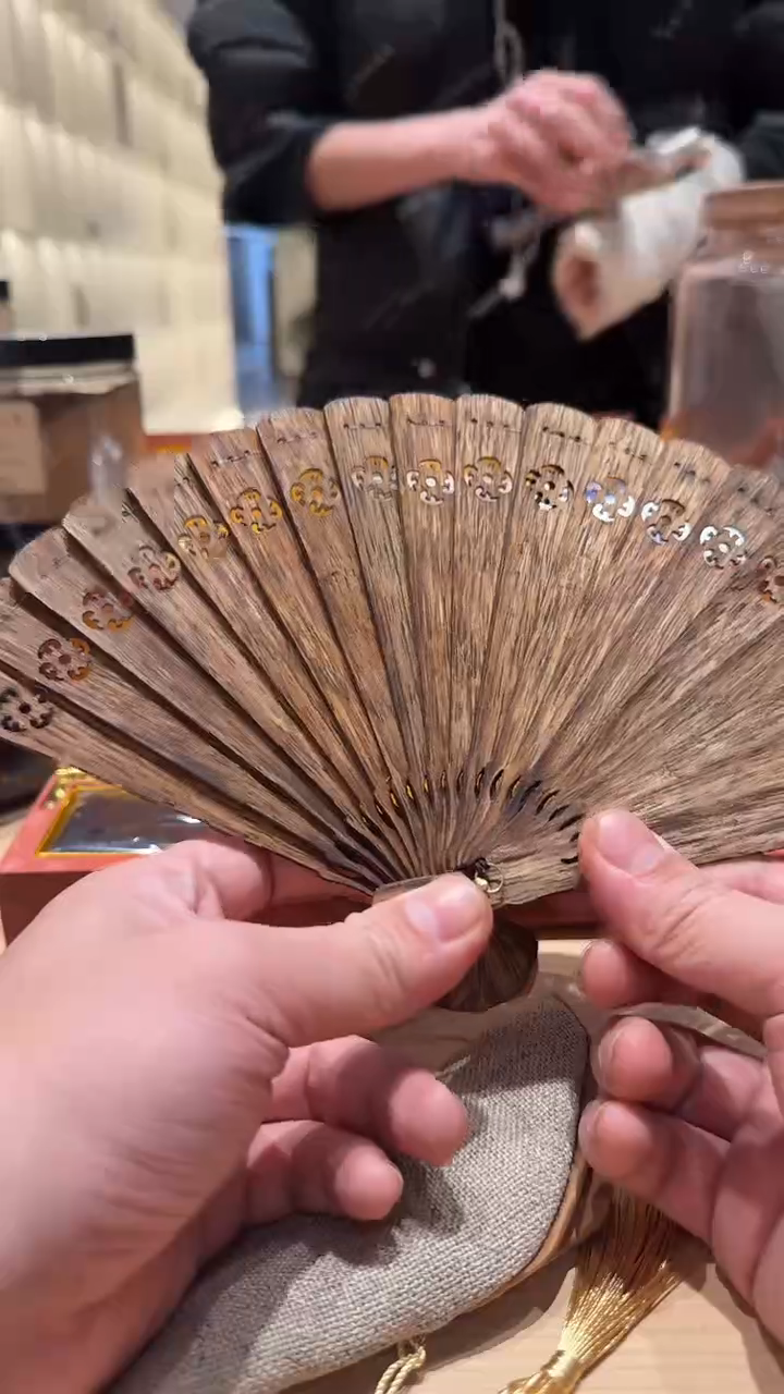 【闪购商品】线香沉香小号扇子