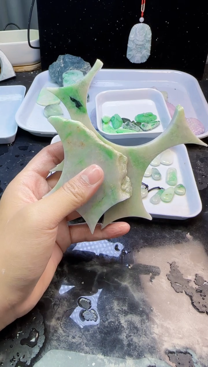 颈饰未镶嵌翡翠多**亿055天然A货翡翠