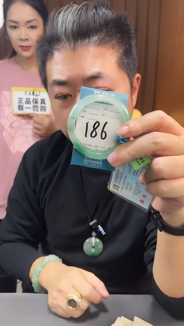 【闪购商品】石英质玉手镯未镶嵌非洲翠