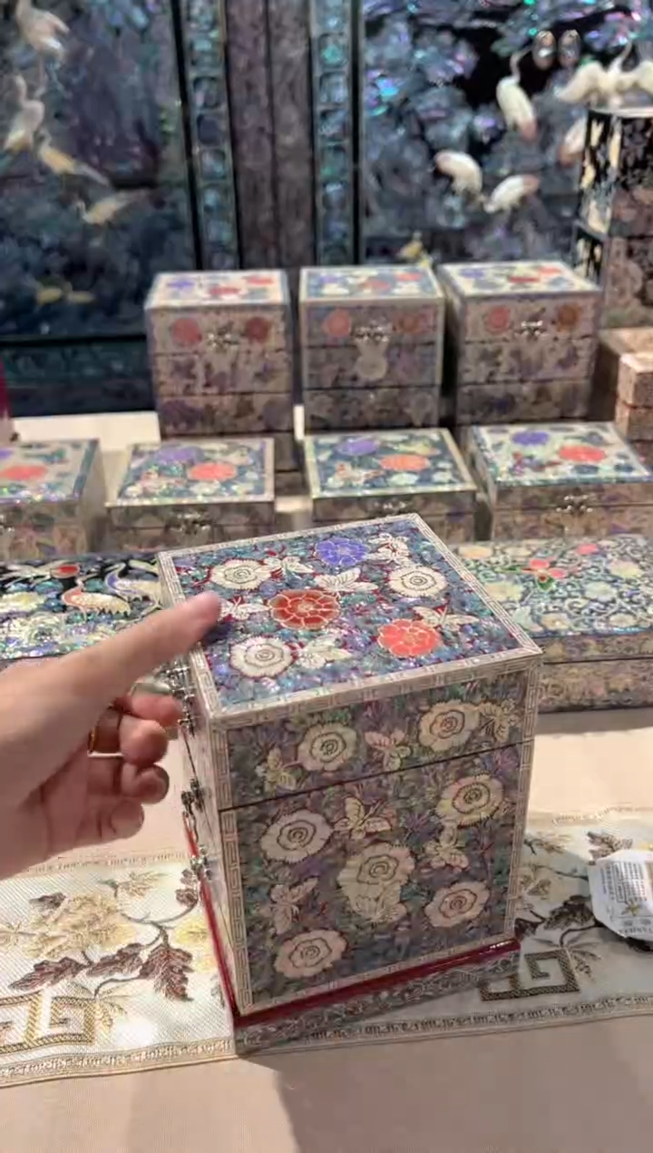 三层全满螺红底·弘贝雅螺钿漆器文化馆