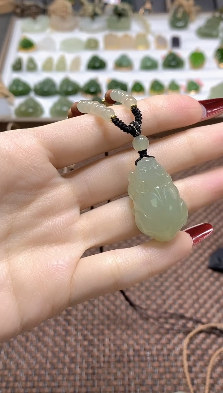 颈饰未镶嵌和田玉=***=天然和田玉貔貅