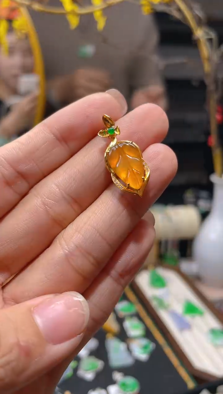 【闪购商品】翡翠颈饰18K金镶嵌假一赔三