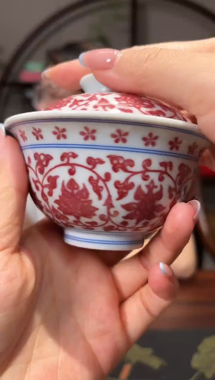 摆件景德镇陶瓷青花釉里红盖碗