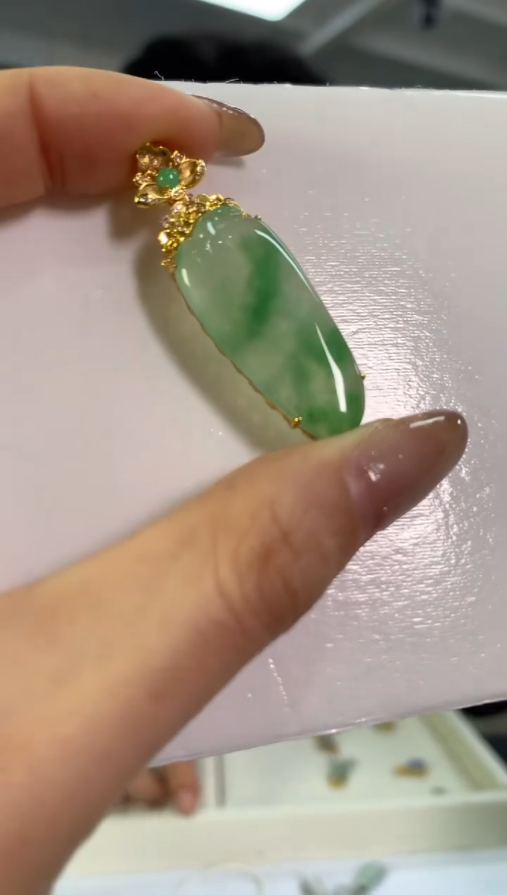 吊坠(不含链)18K金镶嵌翡翠福瓜