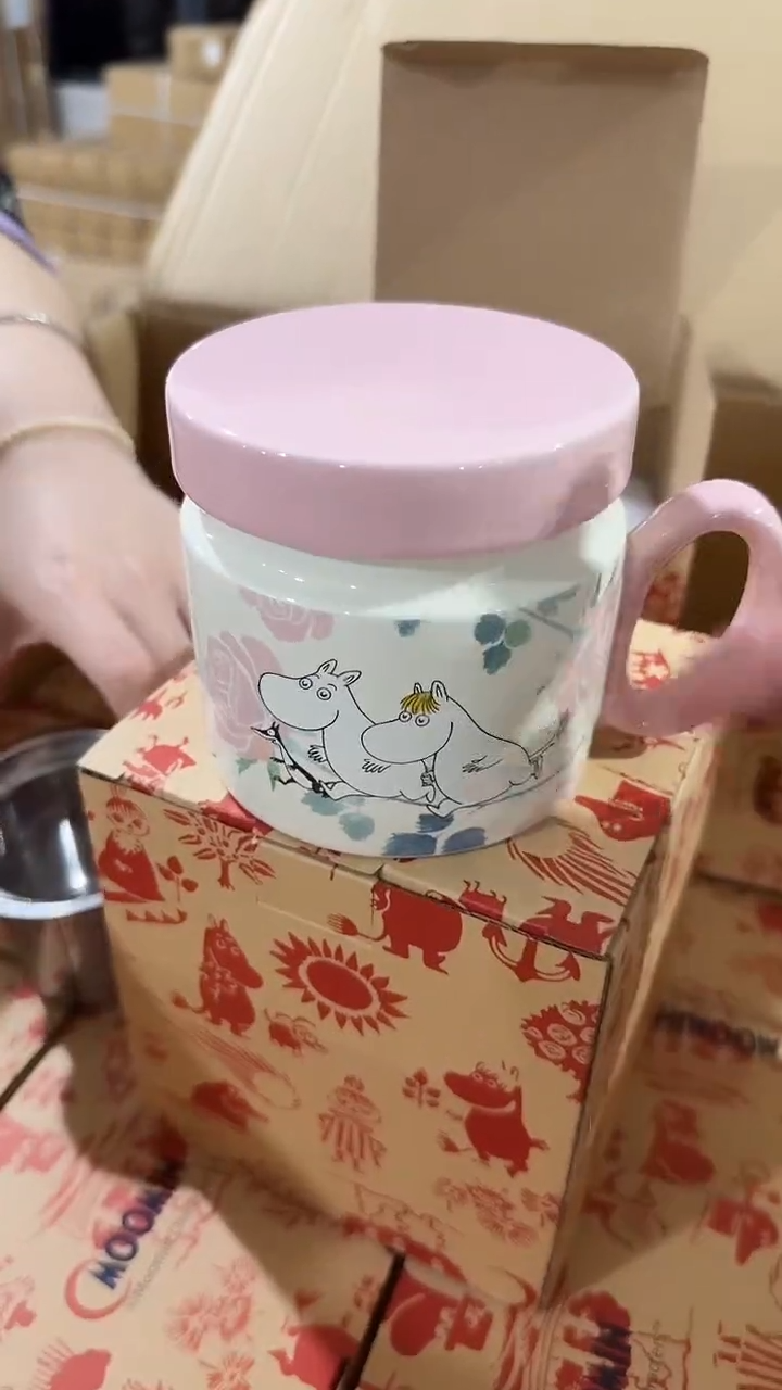 瓷片姆明玫瑰园盖杯（含茶滤）