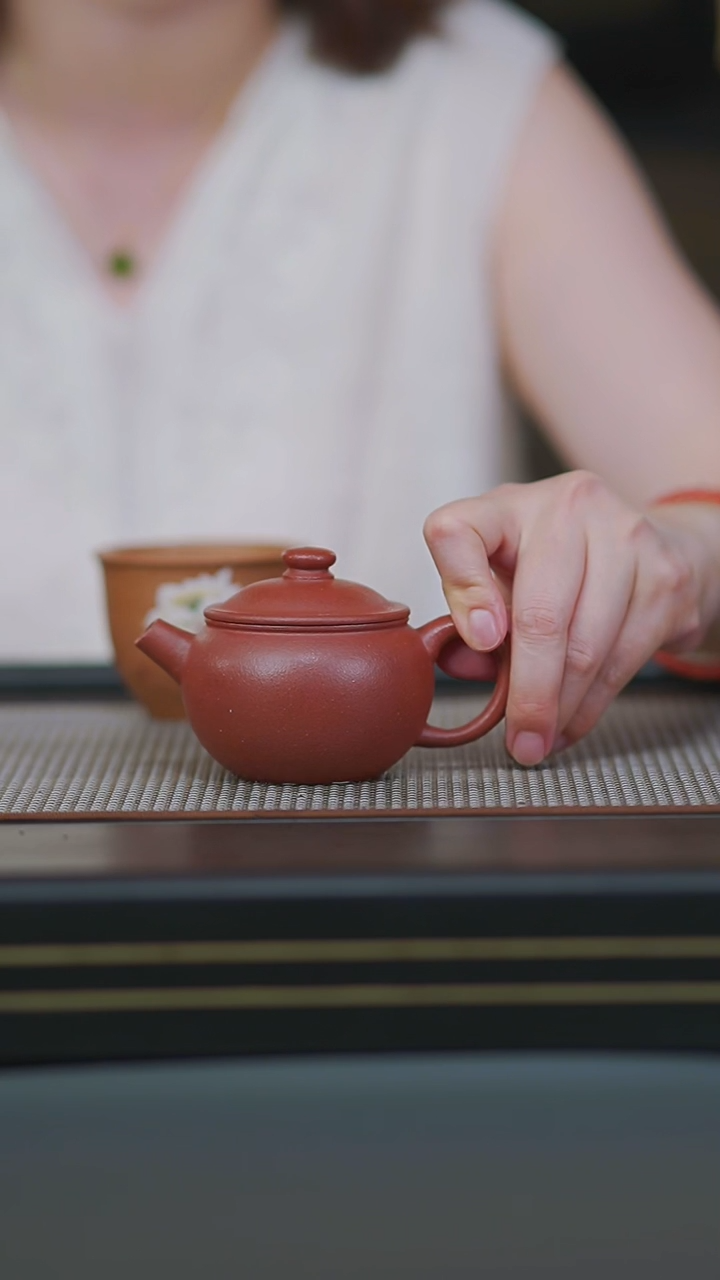 茶壶紫砂04-半手红降坡巨轮150cc