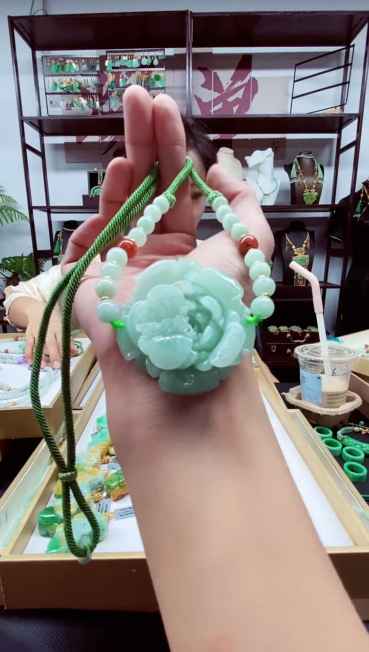 翡翠未镶嵌颈饰翡翠吊坠