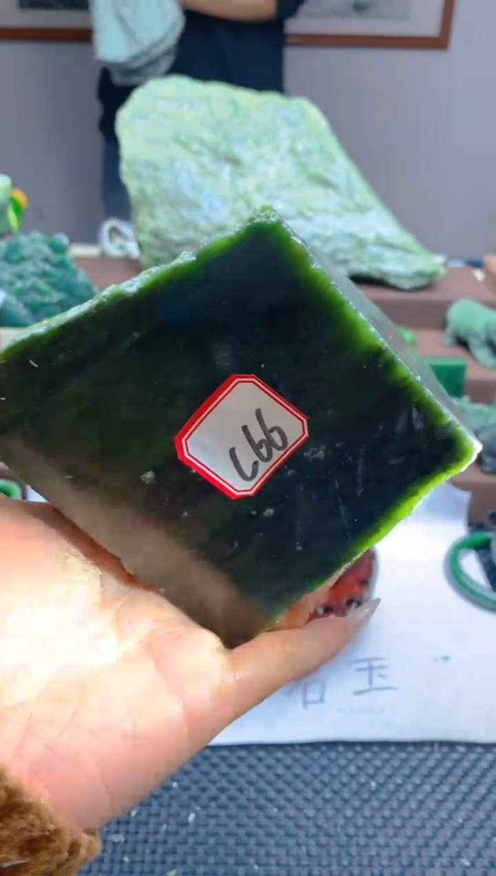 和田玉（碧玉）未镶嵌珠宝半成品66