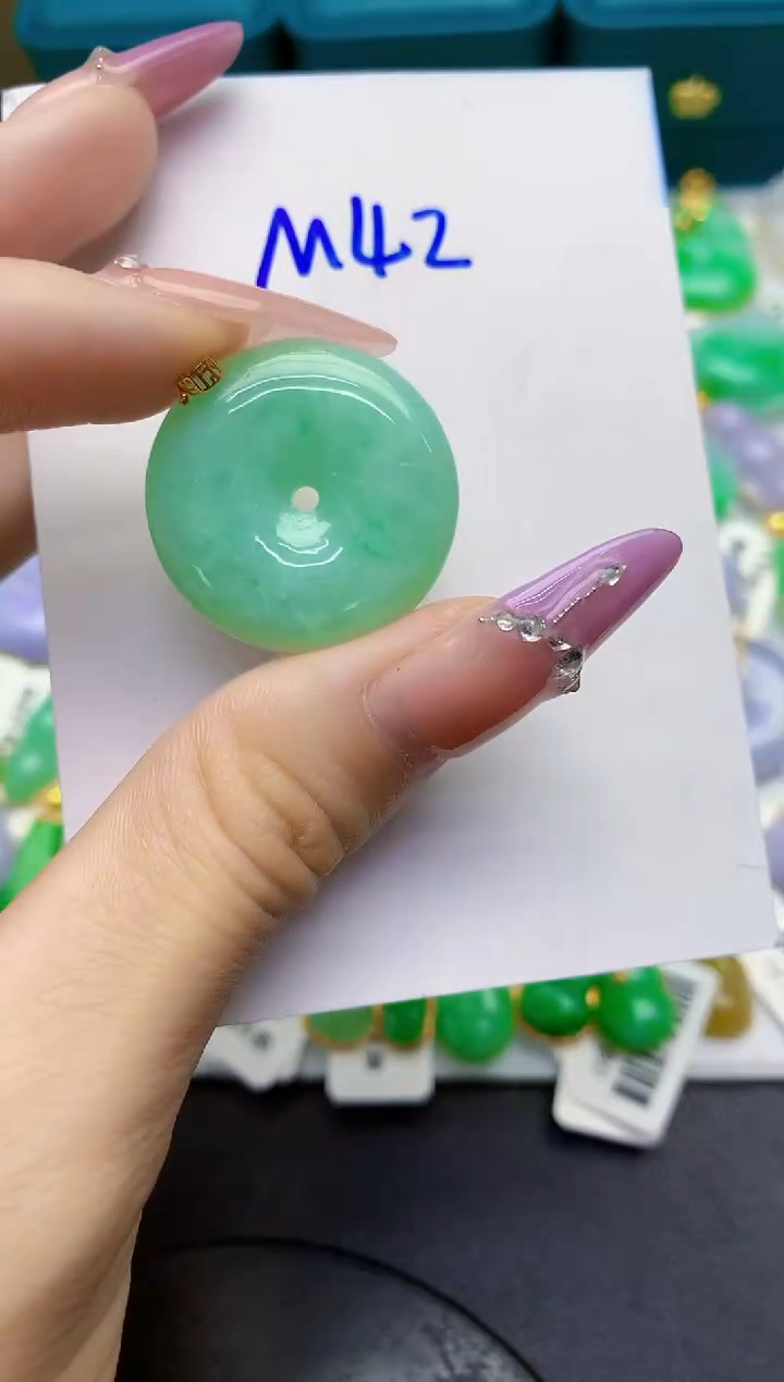 翡翠18K金镶嵌颈饰缅甸天然翡翠A货