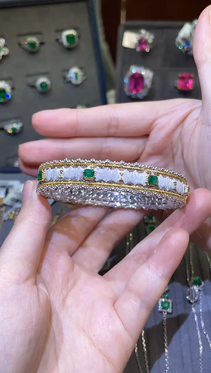 【闪购商品】祖母绿手镯18K金镶嵌1.66ct