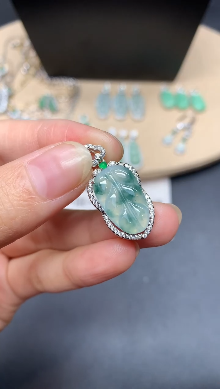 【闪购商品】翡翠吊坠(不含链)银S925镶嵌叶子【多样性发其一】