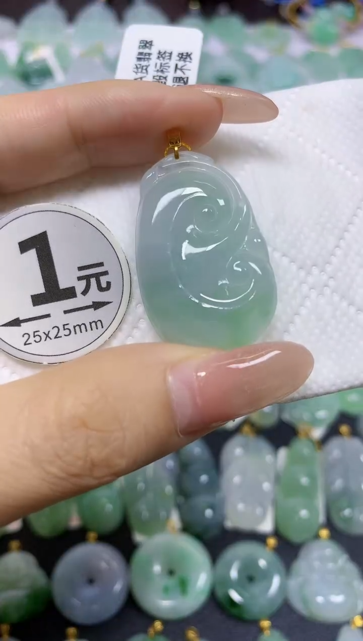 颈饰18K金镶嵌翡翠天然翡翠A货