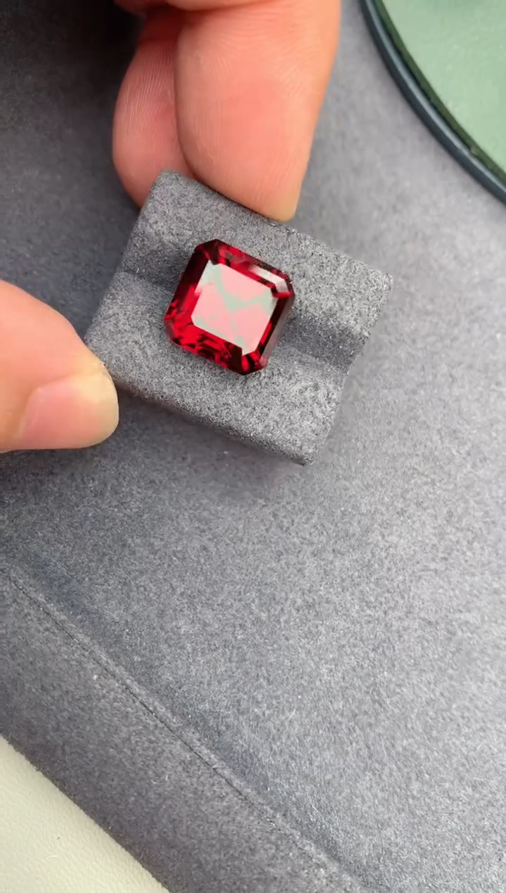 【闪购商品】石榴石裸石未镶嵌11ct镁铝榴石