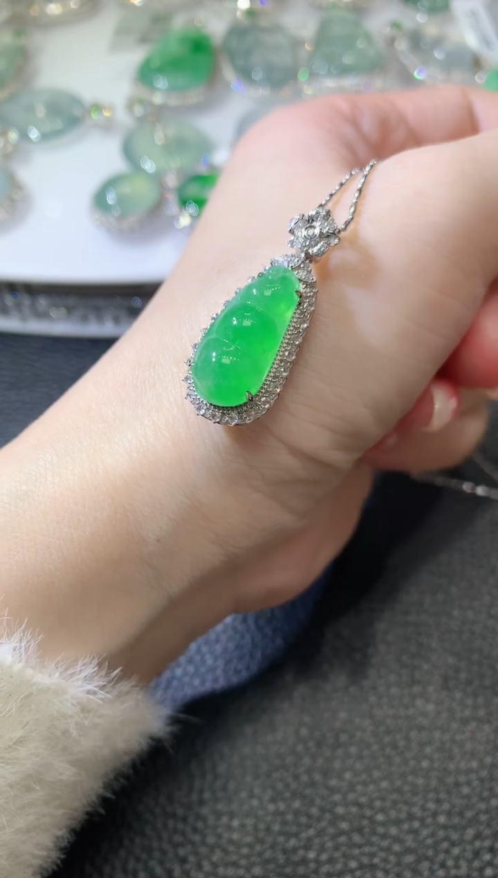 【闪购商品】翡翠吊坠(不含链)18K金镶嵌C55