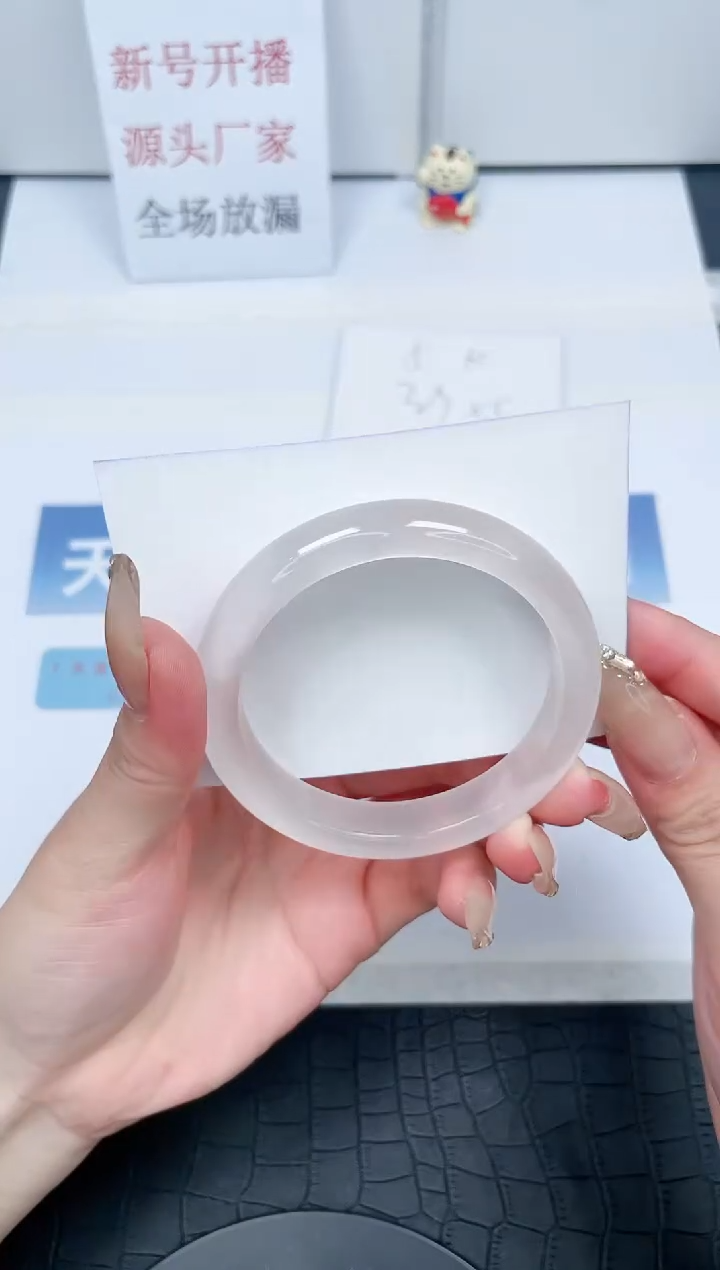 【闪购商品】石英质玉手镯未镶嵌V78-56.6