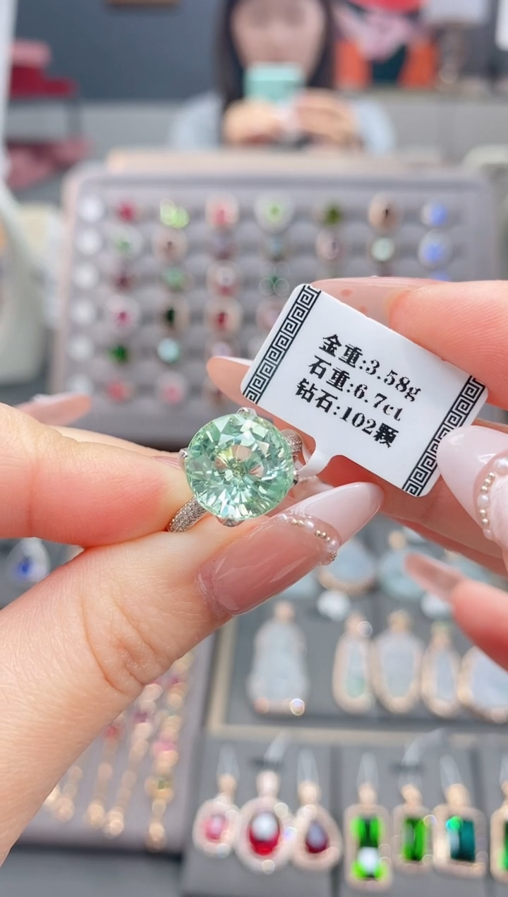 18K金镶嵌戒指碧玺6.7   