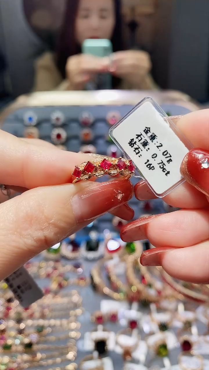 【闪购商品】红宝石戒指18K金镶嵌0.75.