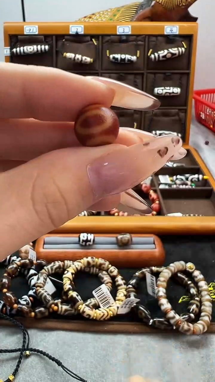 玛瑙/玉髓（覆膜）颈饰未镶嵌201.（微瑕）