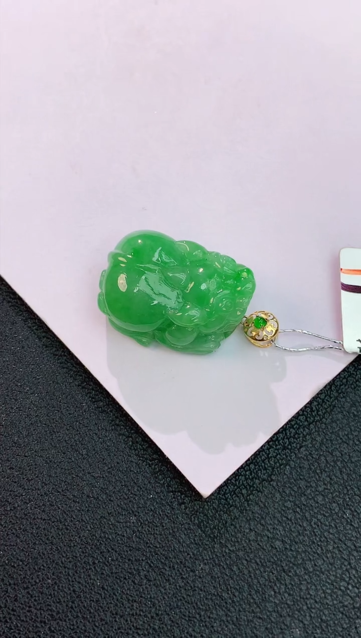 颈饰18K金镶嵌翡翠赠礼盒证书 麦麦