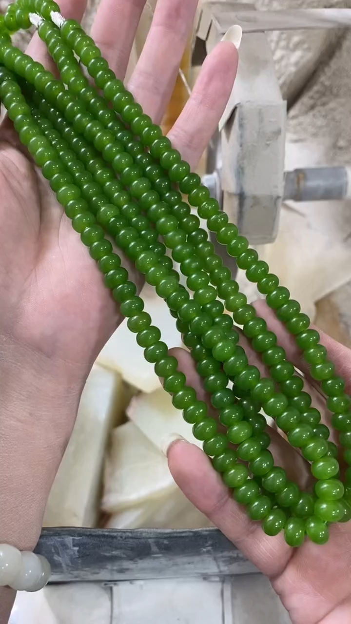 果绿卡8MM算盘珠项链发一条