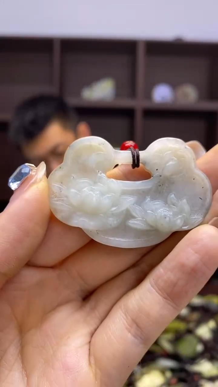 未镶嵌岫玉挂件  