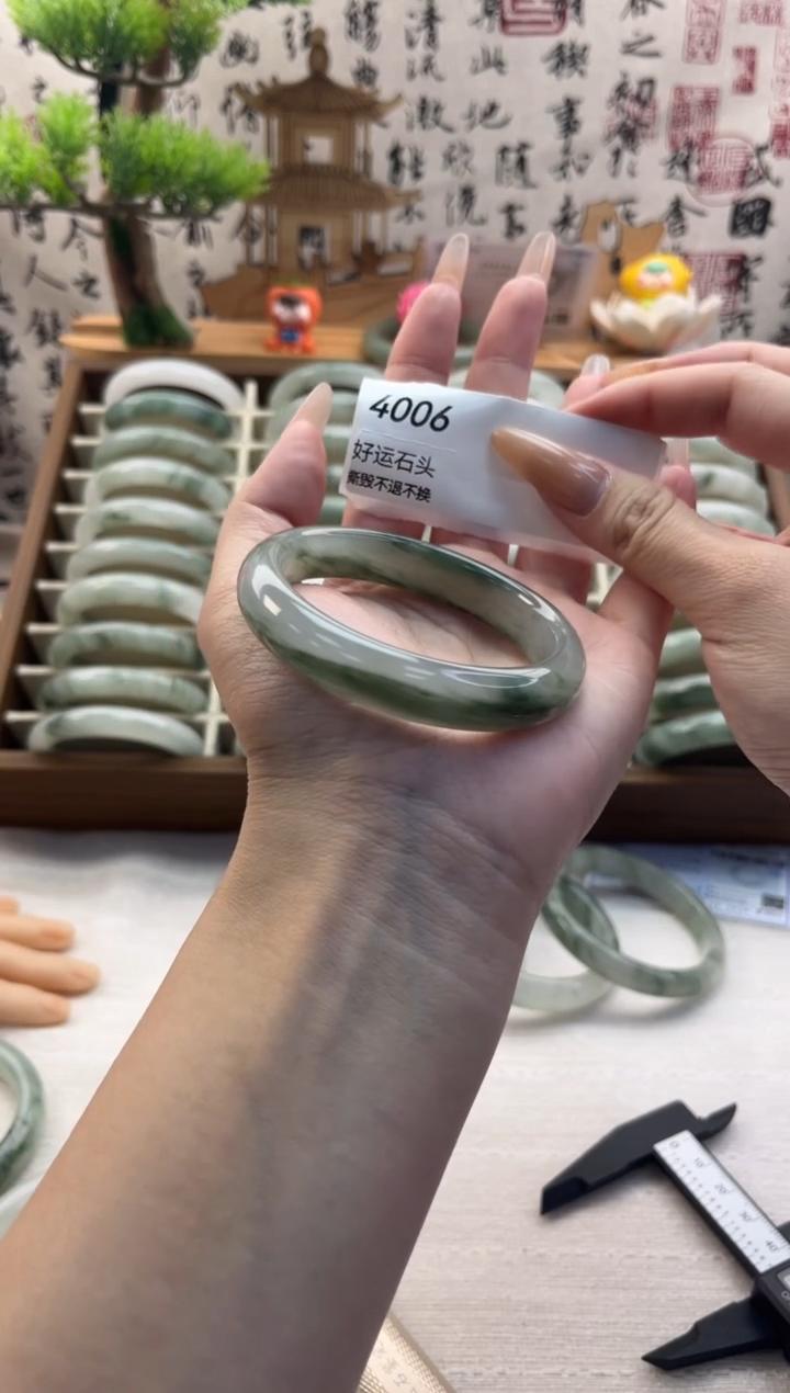 未镶嵌手镯石英质玉4006瑕疵