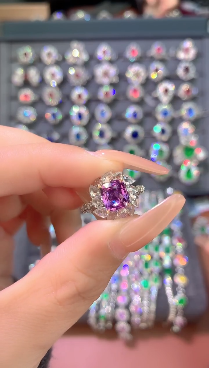 戒指彩色蓝宝石18K金镶嵌-2.08克拉*无烧紫蓝宝