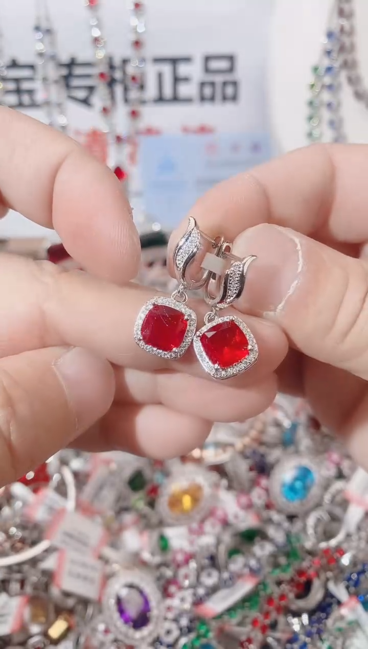 未镶嵌耳饰红宝石  