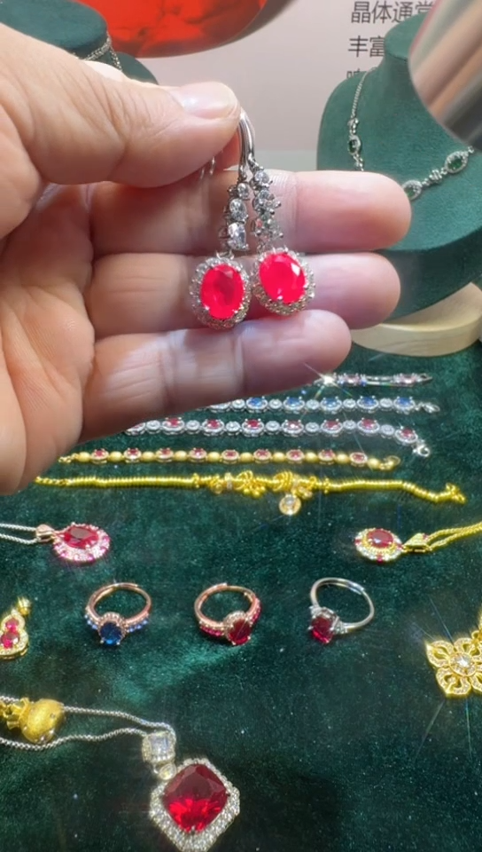 18K金镶嵌耳饰红宝石2