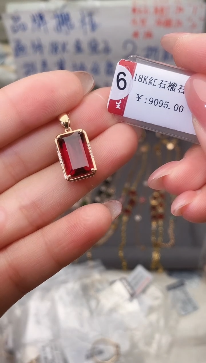 颈饰18K金镶嵌石榴石--专柜--