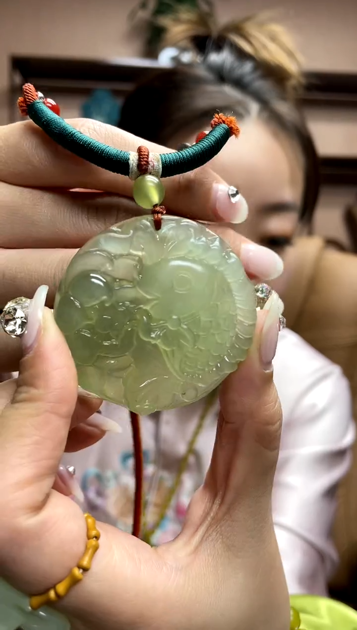 岫玉未镶嵌吊坠·