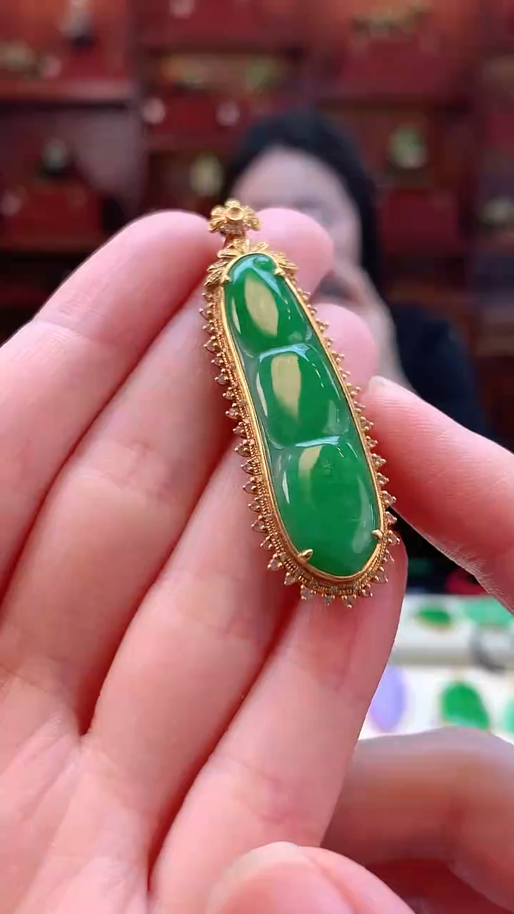 【闪购商品】翡翠颈饰18K金镶嵌赠礼盒证书 敏