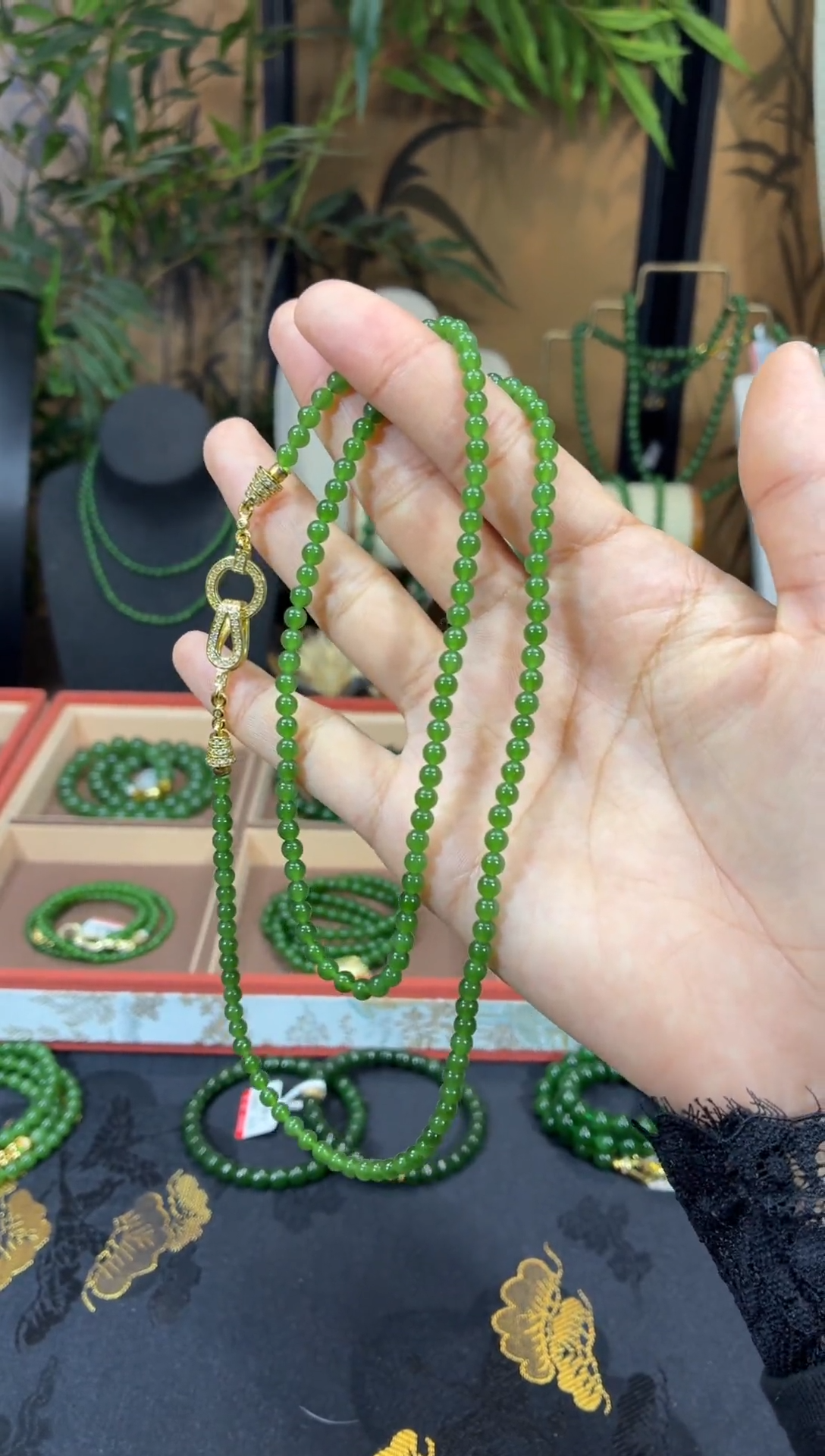 颈饰未镶嵌和田玉（碧玉）4阳绿无矿毛衣链