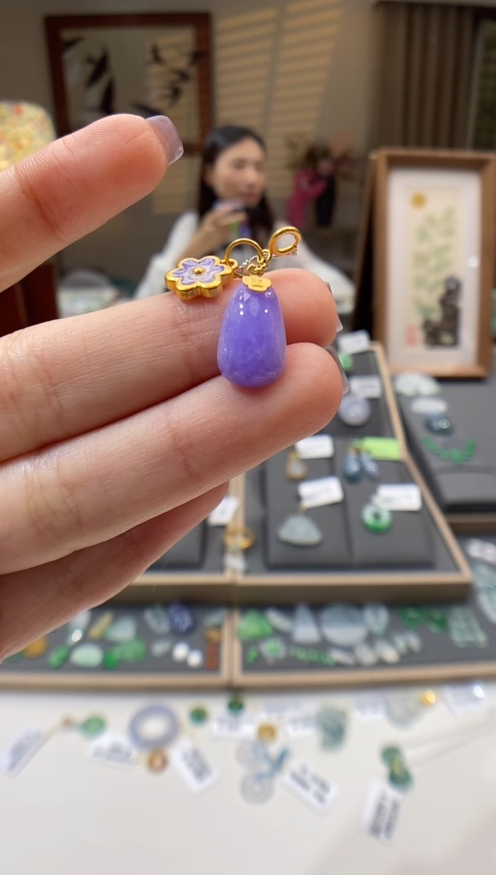 【闪购商品】翡翠颈饰18K金镶嵌福瓜