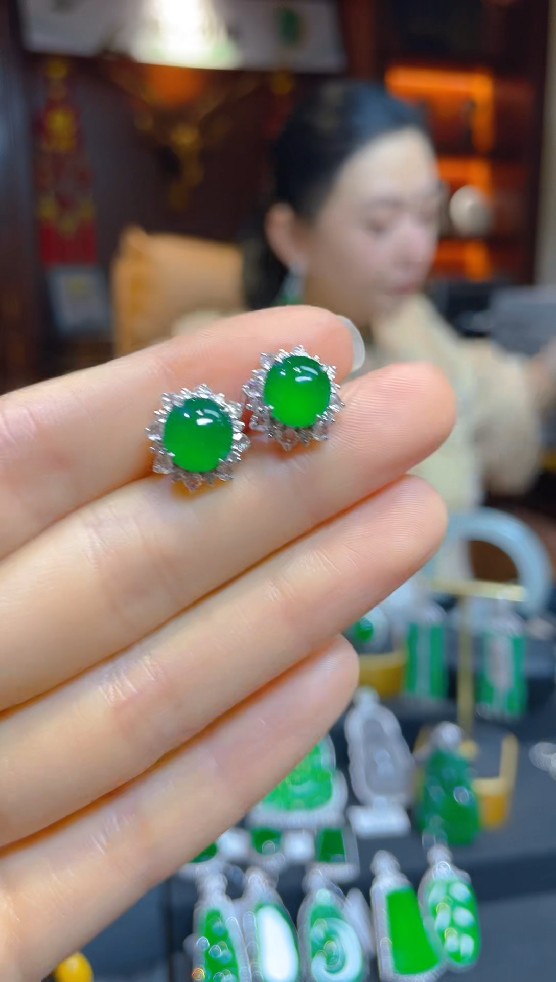 【闪购商品】翡翠耳饰18K金镶嵌117740天然A货翡翠蛋面耳钉